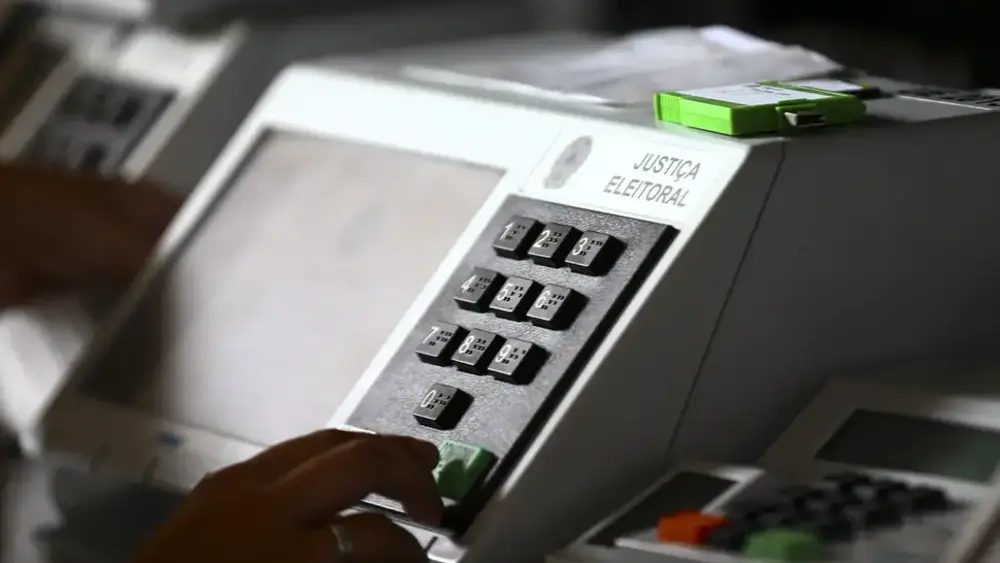 Candidatos ao GDF iniciam semana com sabatinas e campanha nas ruas