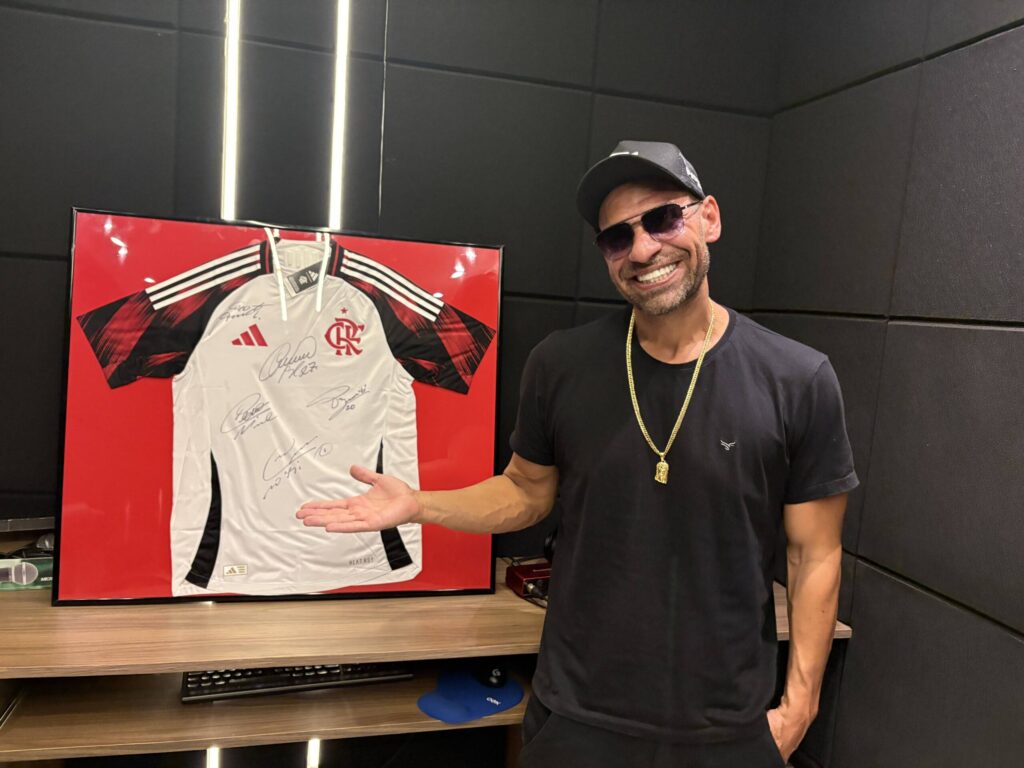 Camisa do Flamengo é rifada para ajudar projeto social no DF