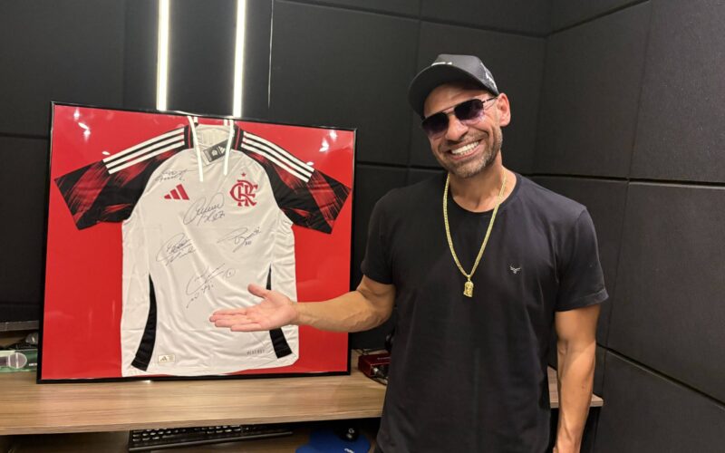 Camisa do Flamengo é rifada para ajudar projeto social no DF