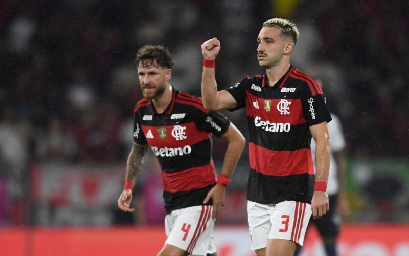 Flamengo empata com Athletico-PR e segue 4 pontos atrás do líder