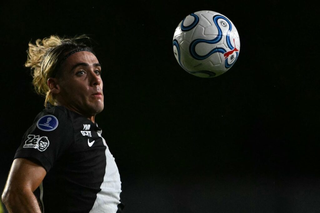 Vasco 0x3 Bragantino: torcida xinga e atinge Renato com copos