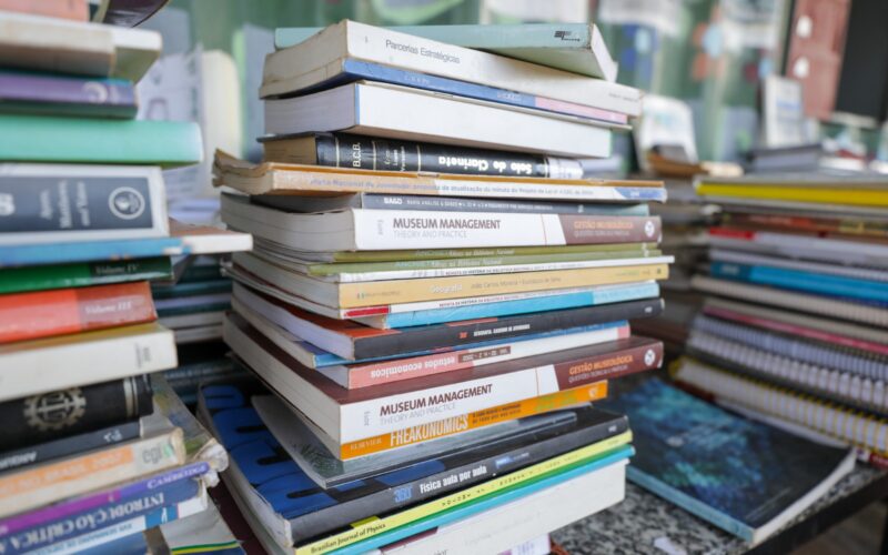 Venda de livros cresce 6,5% em 2025, impulsionada por obras gerais