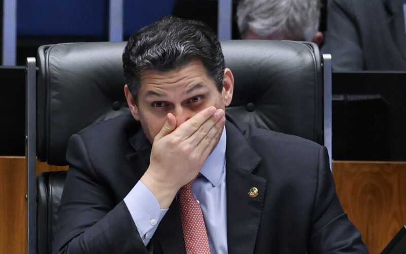 Alcolumbre: PEC 6x1 passará por comissões no Senado