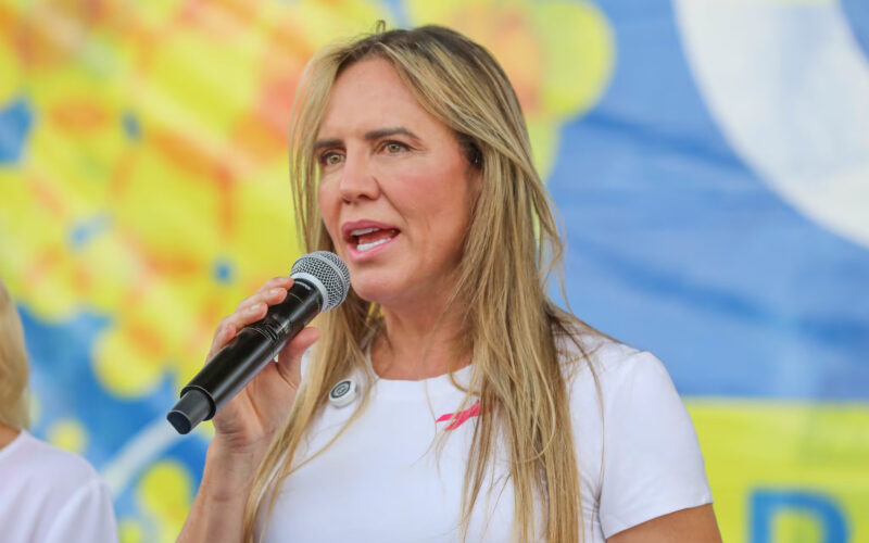 Celina Leão recebe alta e retoma agenda oficial em Ceilândia