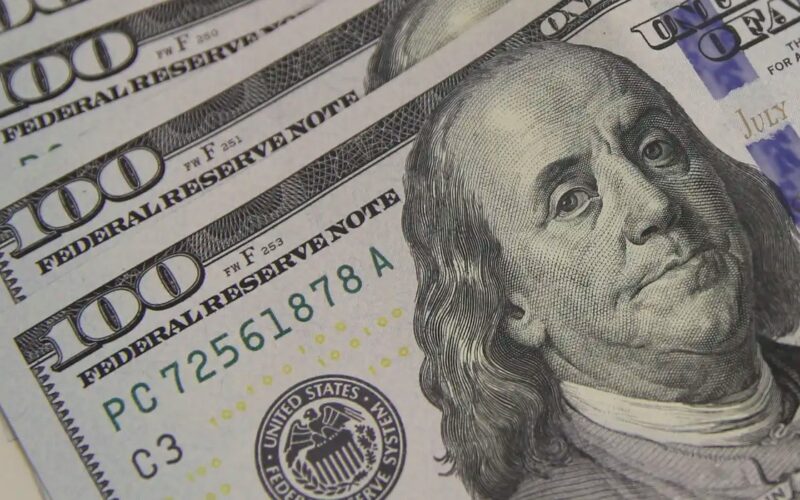 Dólar cai a R$ 5,02 com alta do petróleo, apesar de risco geopolítico