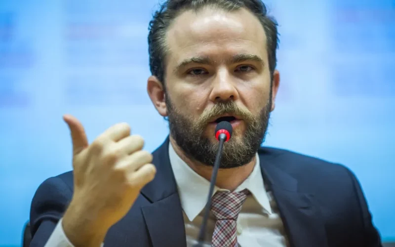Desenrola para adimplentes será anunciado até fim do mês