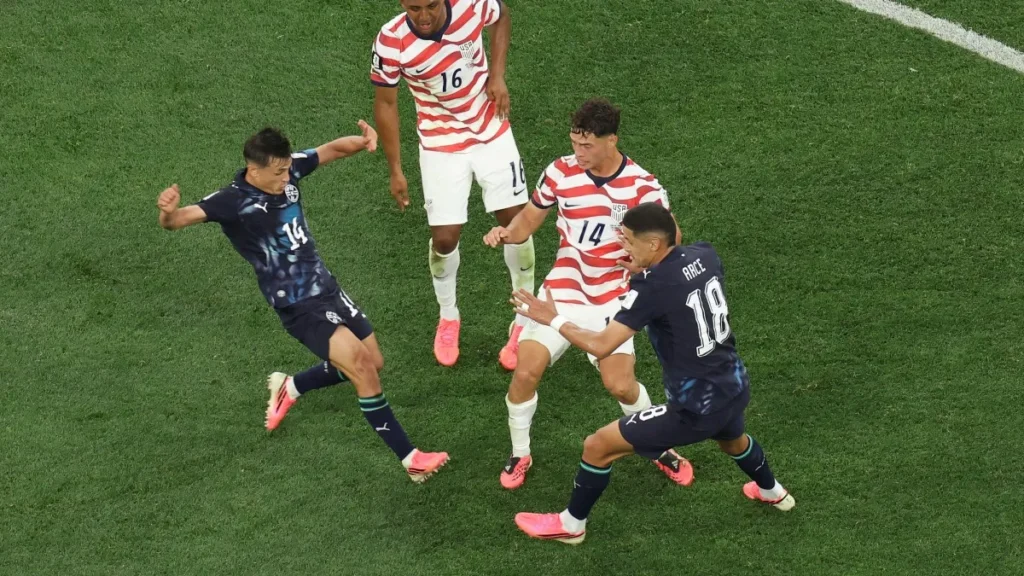 EUA arrasa Paraguai com 4 a 1 na estreia da Copa
