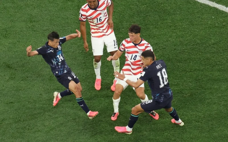 EUA arrasa Paraguai com 4 a 1 na estreia da Copa