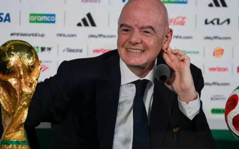 Infantino celebra 1 milhão de torcedores em 5 dias de Copa
