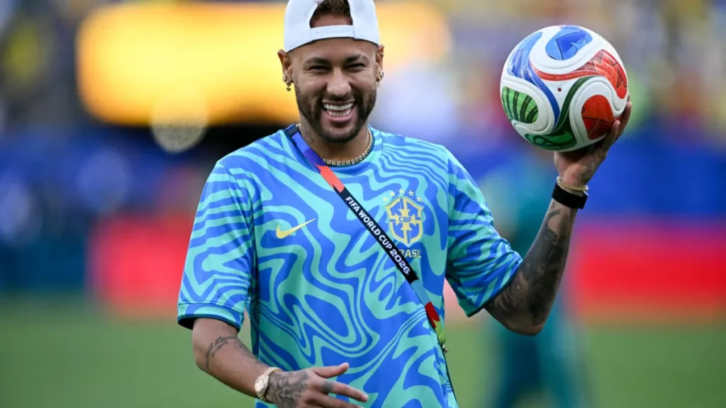 Neymar é festejado em volta após 1º treino com a Seleção
