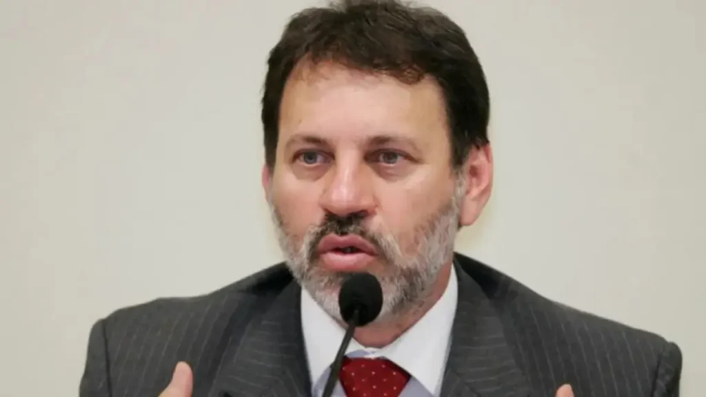 Delúbio Soares nega resgate de imagem com candidatura
