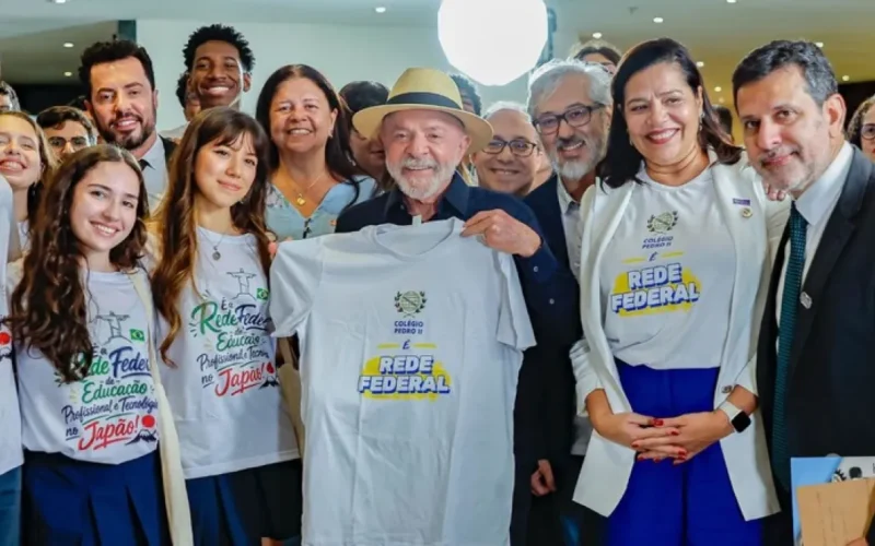Lula premia 682 medalhistas de ouro da Obmep no Rio