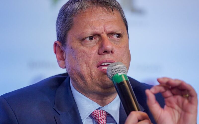 Tarcísio diz que não interfere na Polícia Civil após crítica de Nunes