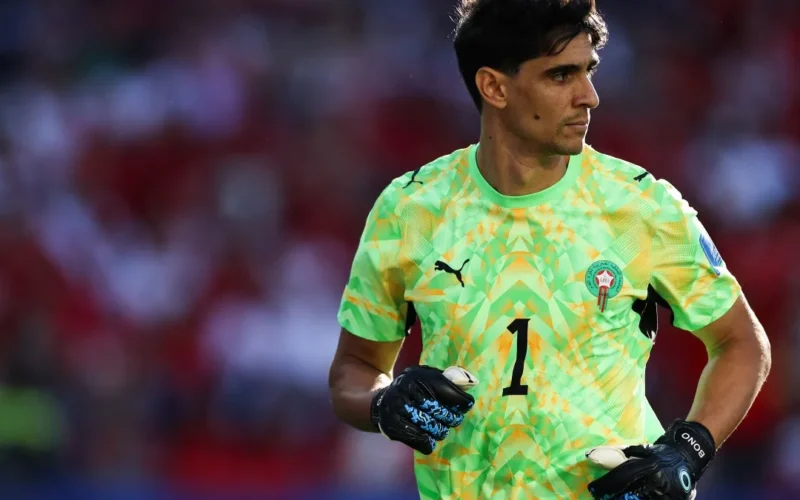 Bono rejeitou Canadá e enfrenta país natal na Copa