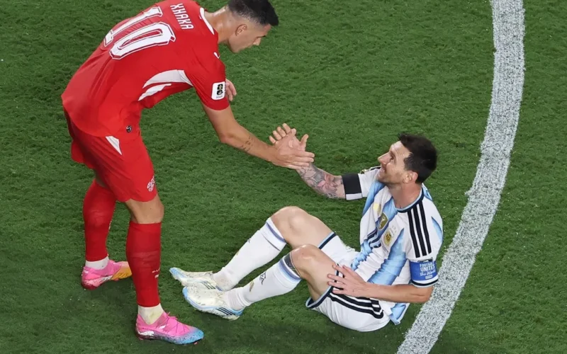 Messi e Neymar: o abismo entre a semifinal e o pôquer