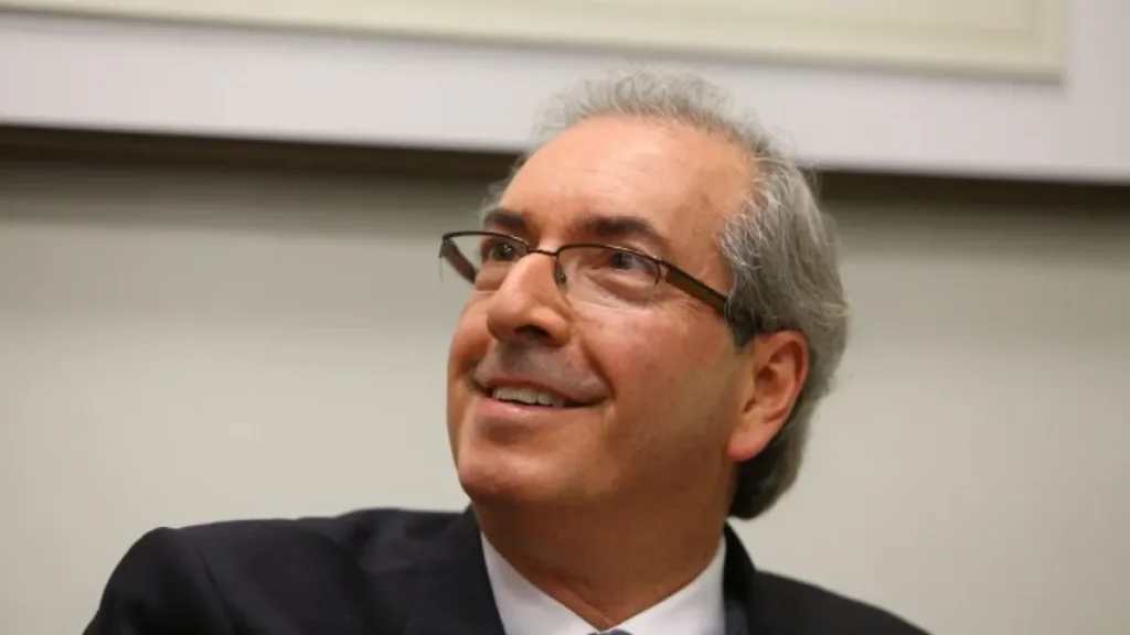 Cunha nega irregularidade em emendas e defende 'interlocução política