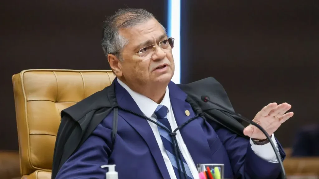 Dino ordena prisão domiciliar de secretário do MA