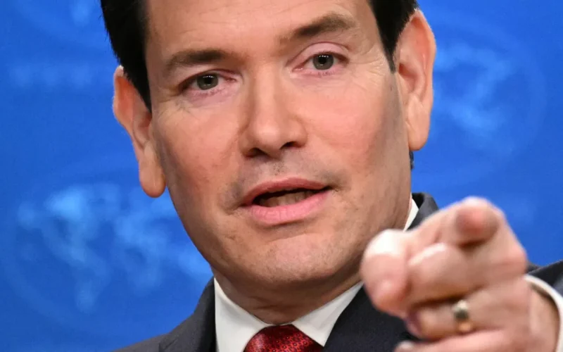 Rubio alerta Asean: Irã no Estreito de Ormuz é precedente perigoso