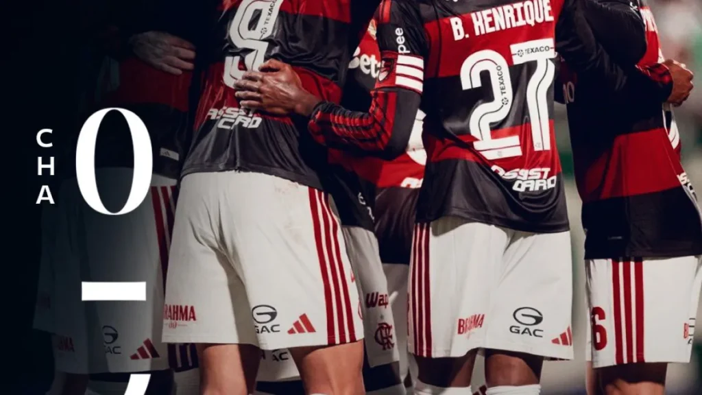 Pedro brilha, Flamengo goleia Chapecoense e segue colado no Palmeiras