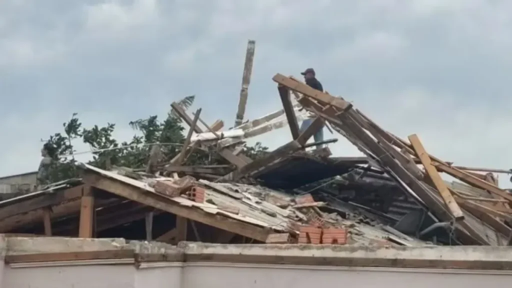 Temporal causa estragos e leva 3 cidades a declararem emergência em SC