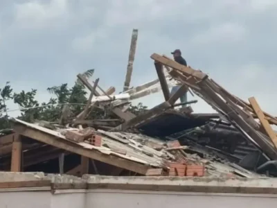 Temporal causa estragos e leva 3 cidades a declararem emergência em SC