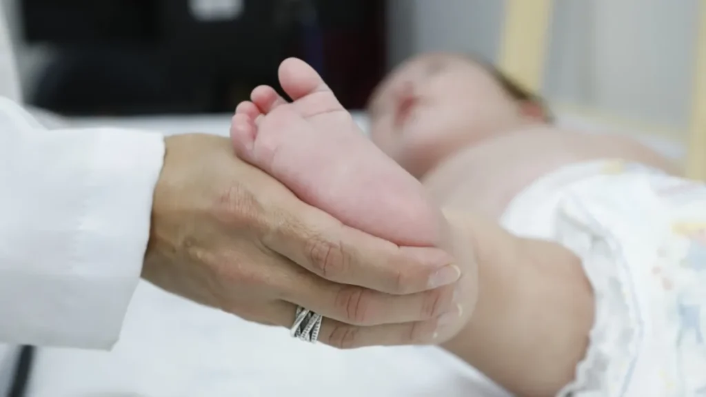 Atraso no teste do pezinho dificulta tratar AME no SUS