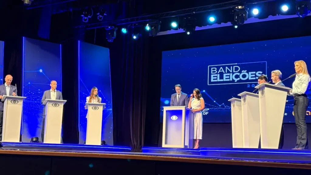 Debate no DF: candidatos unem forças contra Celina Leão